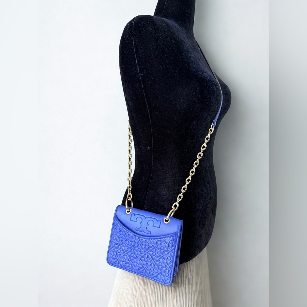 🔥 Tory Burch Fleming Small Quilted Floral Shoulder Bag - Royal Blue/Gold - Picture 4 of 8